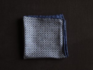 画像3: ROSI (ローズィ)　ベージュ　ブルー　ブラウン　アラベスク　ダブルフェイス　シルク　チーフ