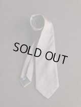 Atto Vannucci (アットヴァンヌッチ)　　シルク　グレーイッシュブラウン　エンジ小紋柄　ジャガード　オールシーズン