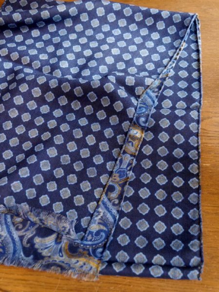 画像4: Ascot（アスコット）ストール　ネイビー×ブルー　リバーシブル　ペイズリー柄＆小紋柄　オールシーズン対応 (4)