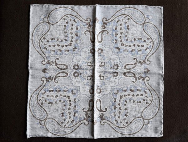 画像4: ROSI (ローズィ)　ベージュ　ブラウン　ブルー　ペイズリー　リバーシブル　シルク　チーフ (4)