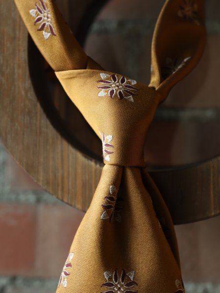 画像4: Atto Vannucci (アットヴァンヌッチ)　　シルク　金茶　花柄　ジャガード　オールシーズン (4)